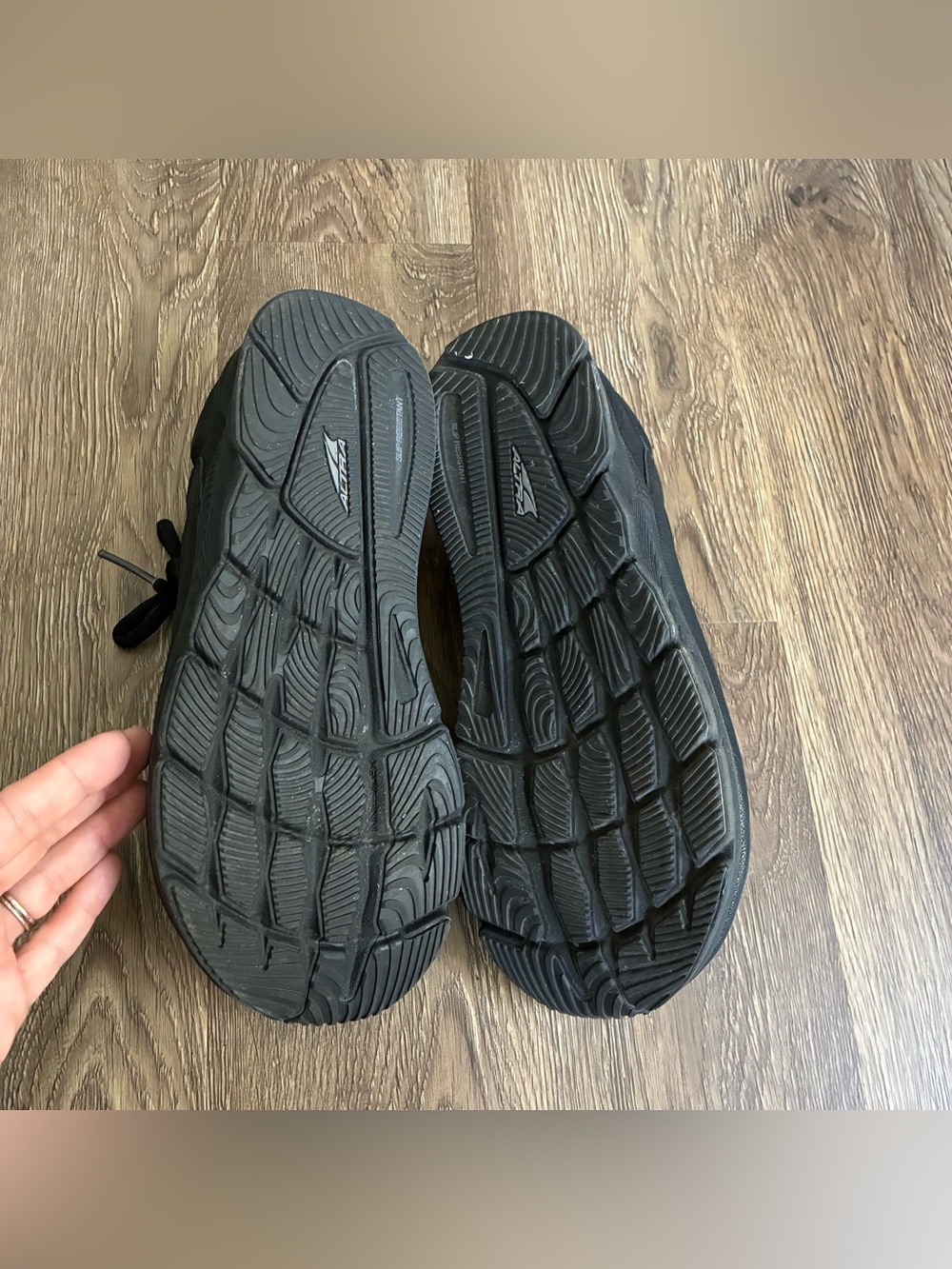 Altra TORIN 5 LEATHER Running Shoe in Black - Picture 8 of 8